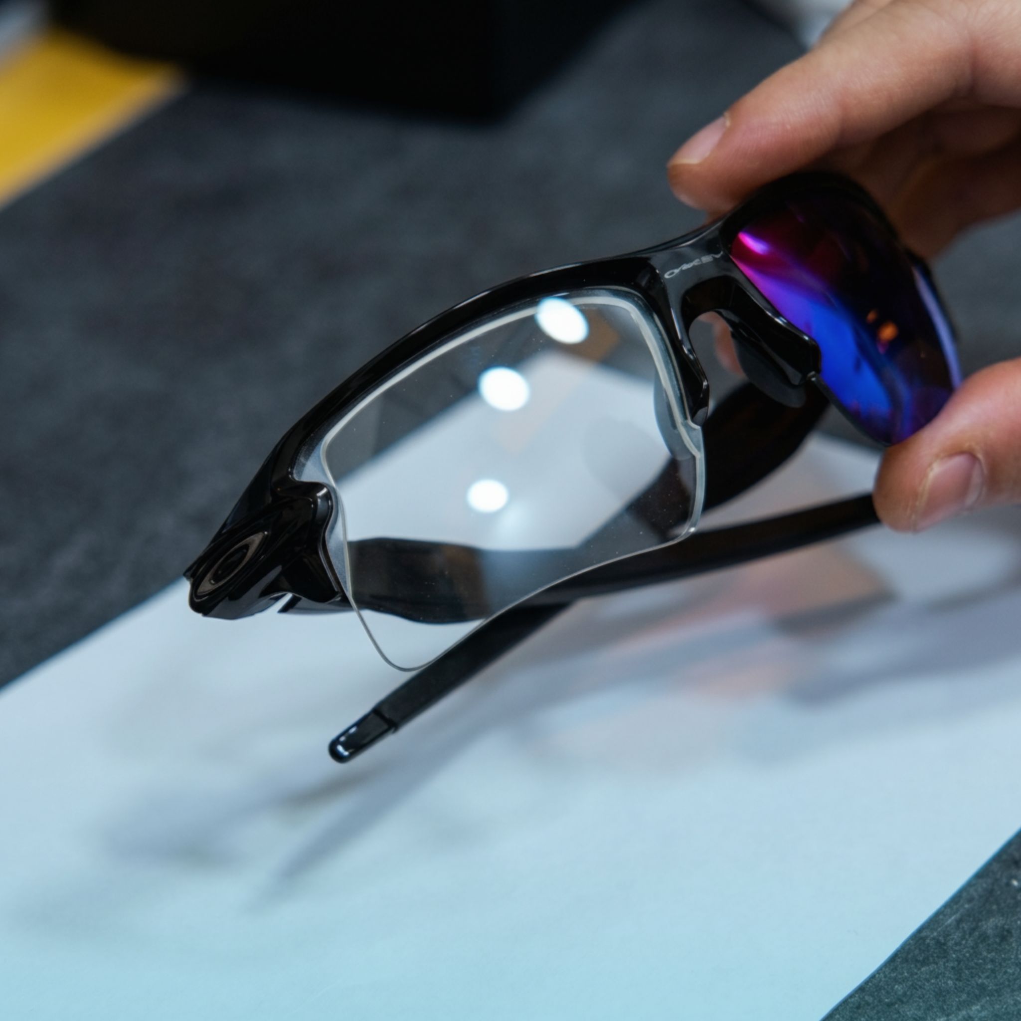 Gafas deportivas con cristales graduados de base curva, sin distorsión
